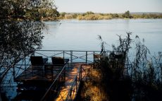 Chundukwa-River-Lodge-ZAM-decking