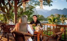 Riverside-Vang-Vieng-restaurant-