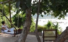 Riverside-relaxing-1278