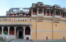 The intricate palace walls of Chanoud Garh