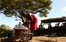 Preparing a bush breakfast at Enkewa Mara