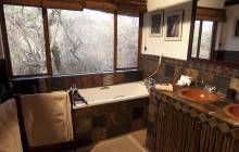 Bathroom, Kambaku Safari Lodge