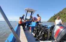 Dive boat, Sakatia Lodge